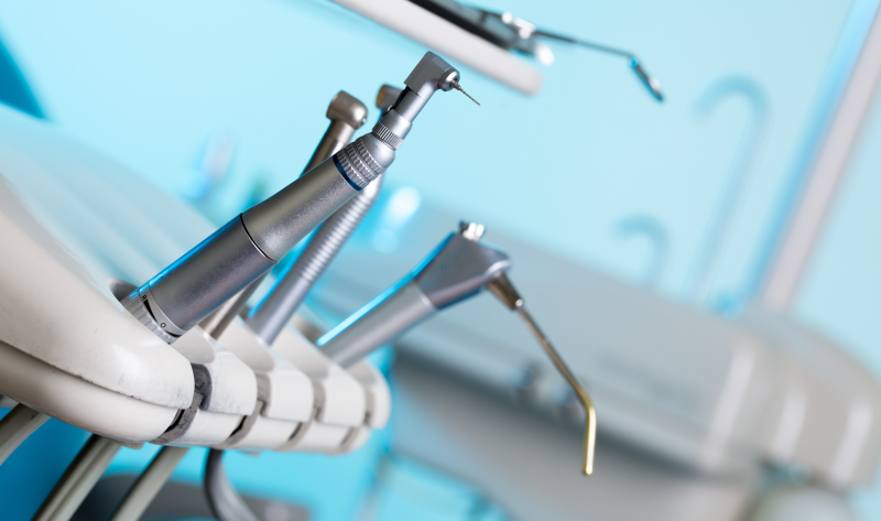 Instrumentenreparatur in der Werkstatt von Held Dental – Turbinen, Hand- und Winkelstücke